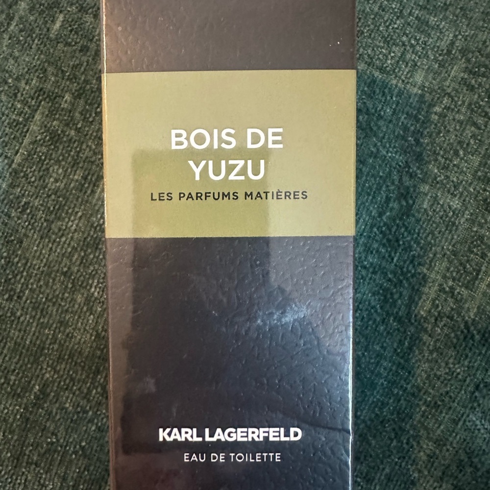 Karl Lagerfeld Bois de Yuzu parfum- Black and Green